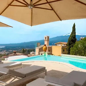 Atelier Spacious With Pool Taormina